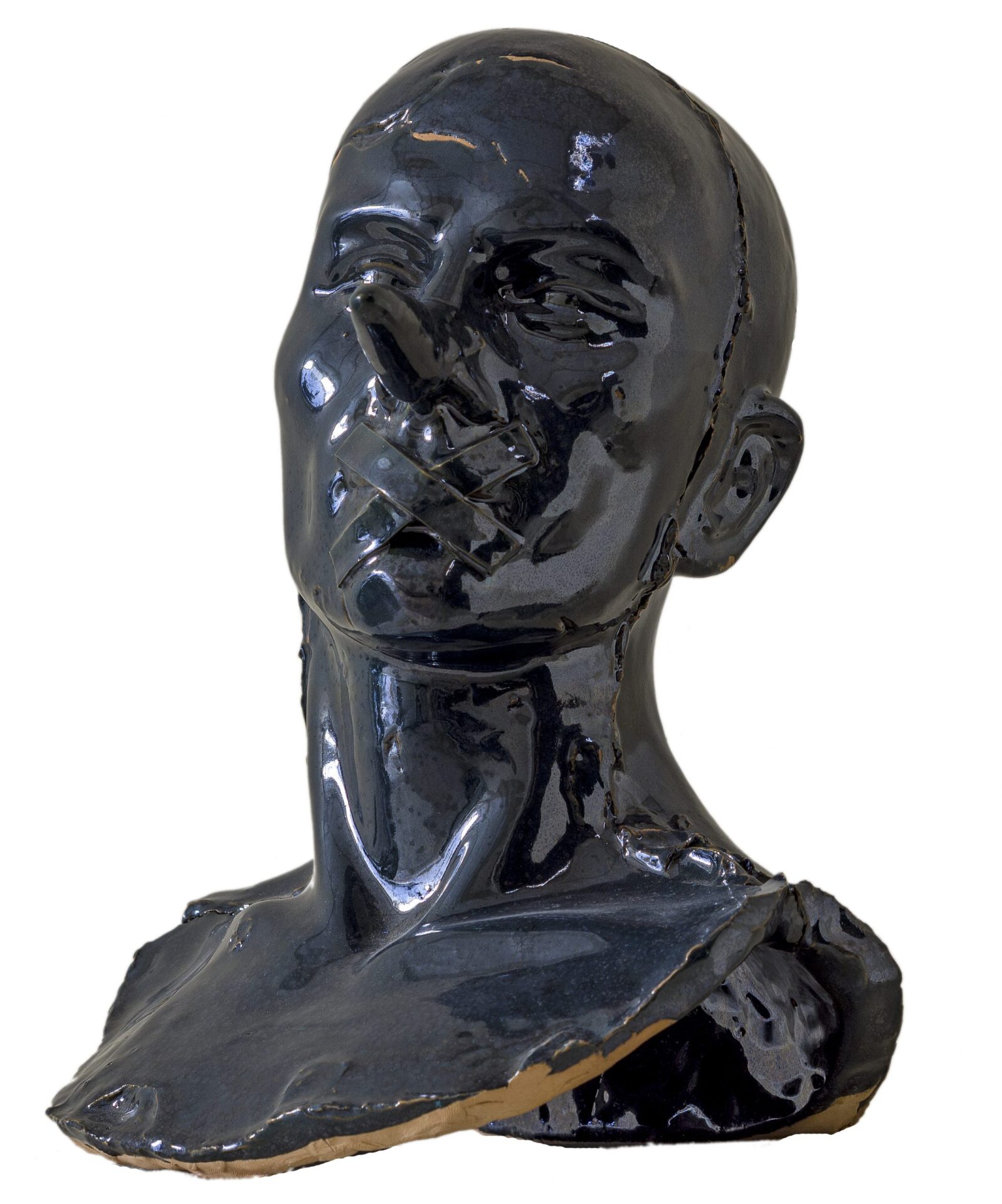 Busto in ceramica nero raffigurante il volto silenzioso di un uomo calvo