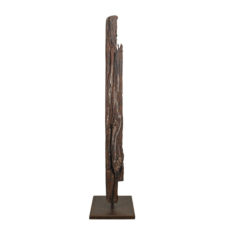 Titolo: Flussi € 2.700,00 Categoria: Arte, Sculture Descrizione _________________________________ Materiale e tecnica Legno di recupero, ferro e colatura di piombo Dimensioni L: 50 cm H: 200 cm P: 70 cm