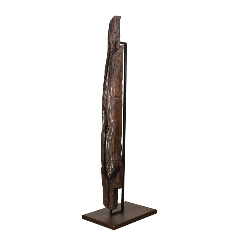 Titolo: Flussi € 2.700,00 Categoria: Arte, Sculture Descrizione _________________________________ Materiale e tecnica Legno di recupero, ferro e colatura di piombo Dimensioni L: 50 cm H: 200 cm P: 70 cm