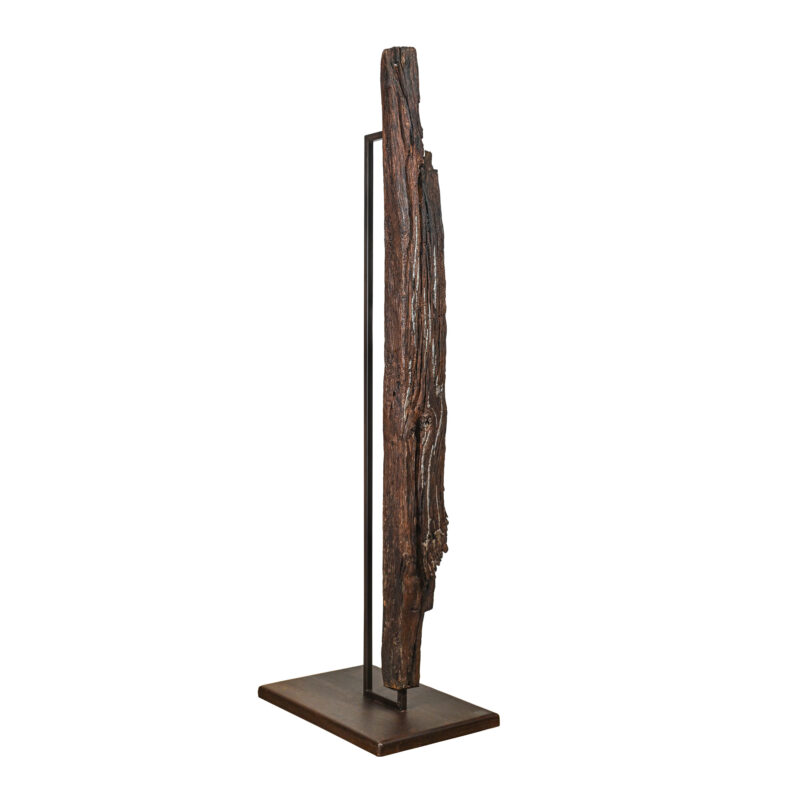 Titolo: Flussi € 2.700,00 Categoria: Arte, Sculture Descrizione _________________________________ Materiale e tecnica Legno di recupero, ferro e colatura di piombo Dimensioni L: 50 cm H: 200 cm P: 70 cm